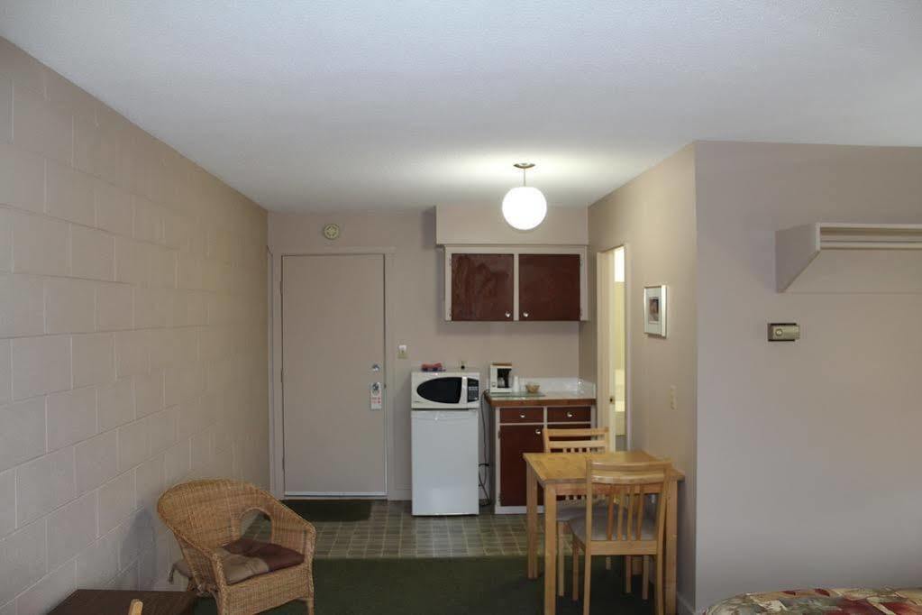 Pacific Rim Motel Ucluelet Buitenkant foto
